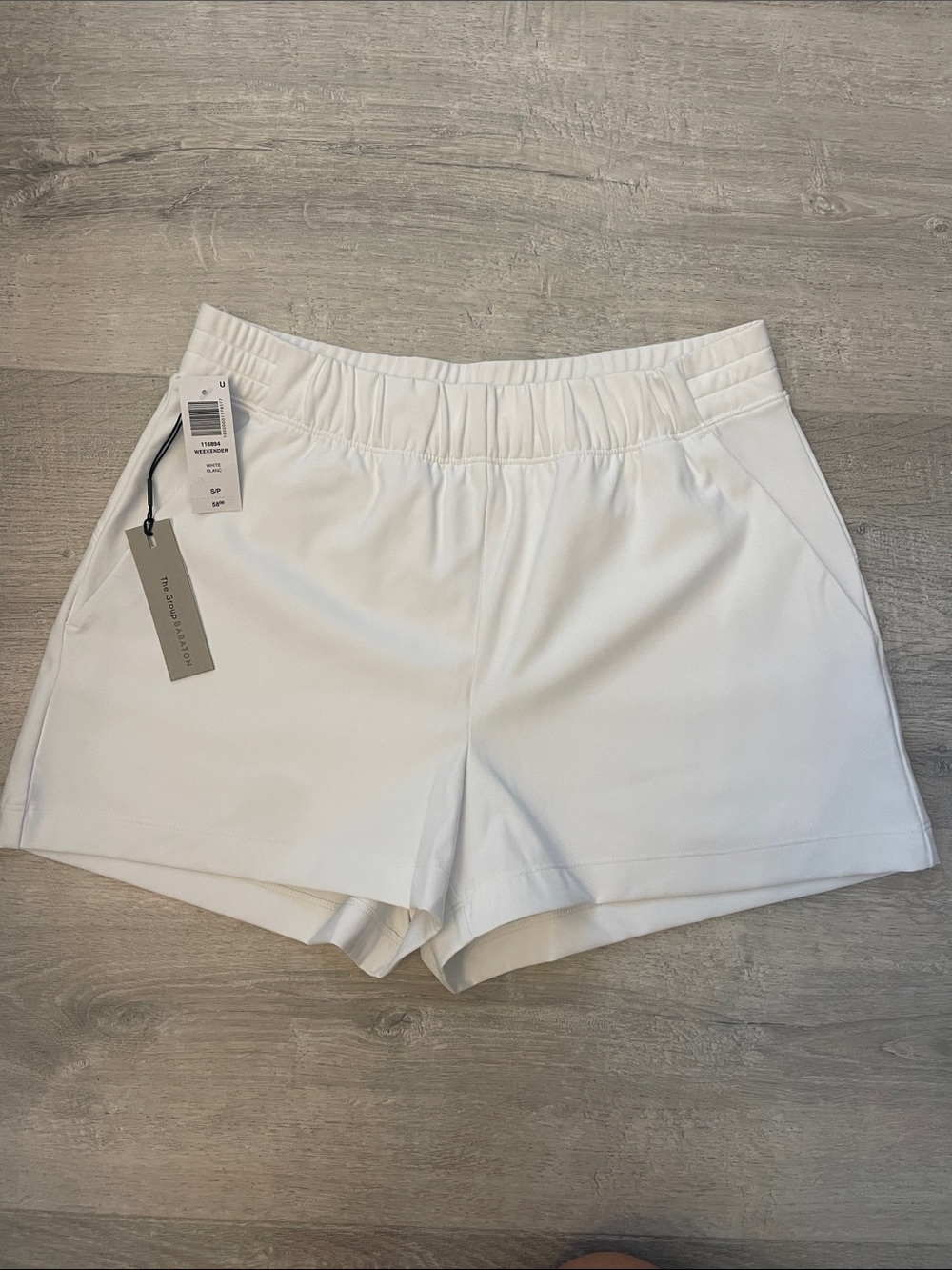Aritzia Babaton White weekender Shorts with Elastic Waistband